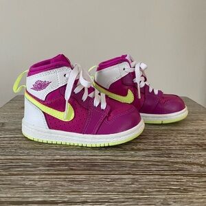 Nike Air Jordan 1 Retro Toddler Kids' Fuschia Flash